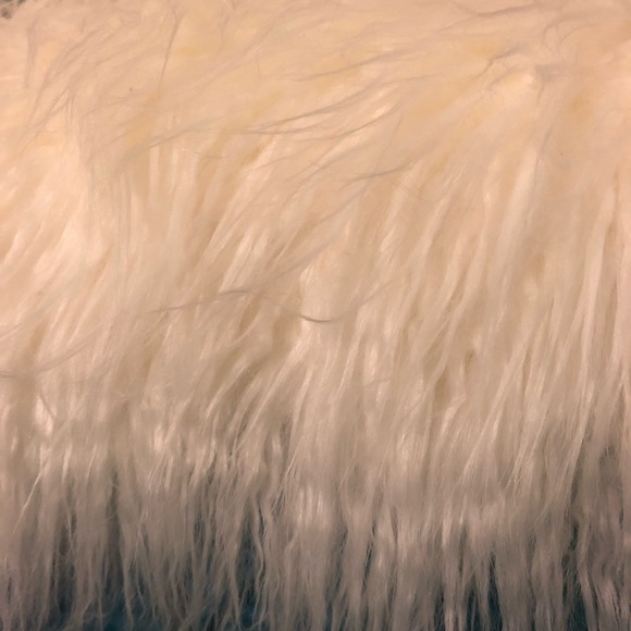 Uma faux fur footstool - Picture 5 of 8